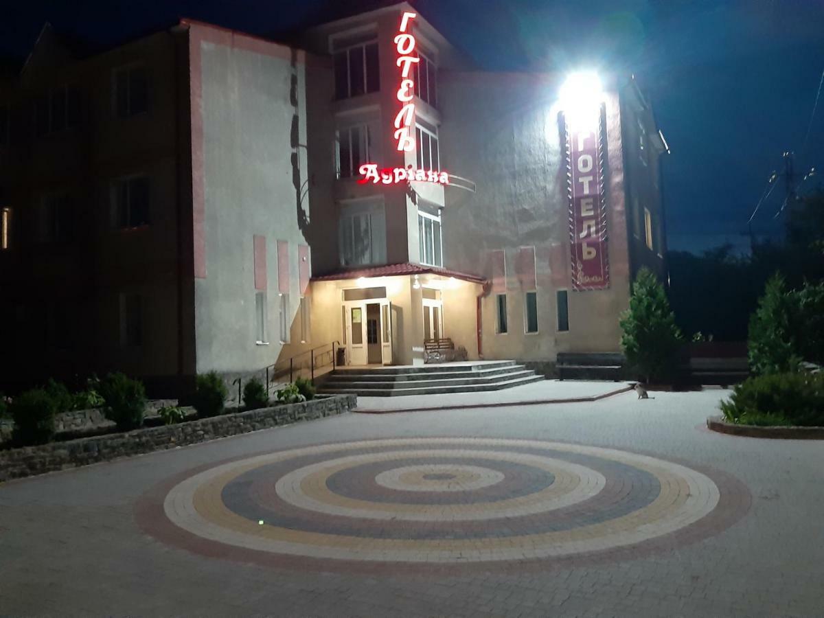 Готель Адріана Dunaivtsi Exterior foto